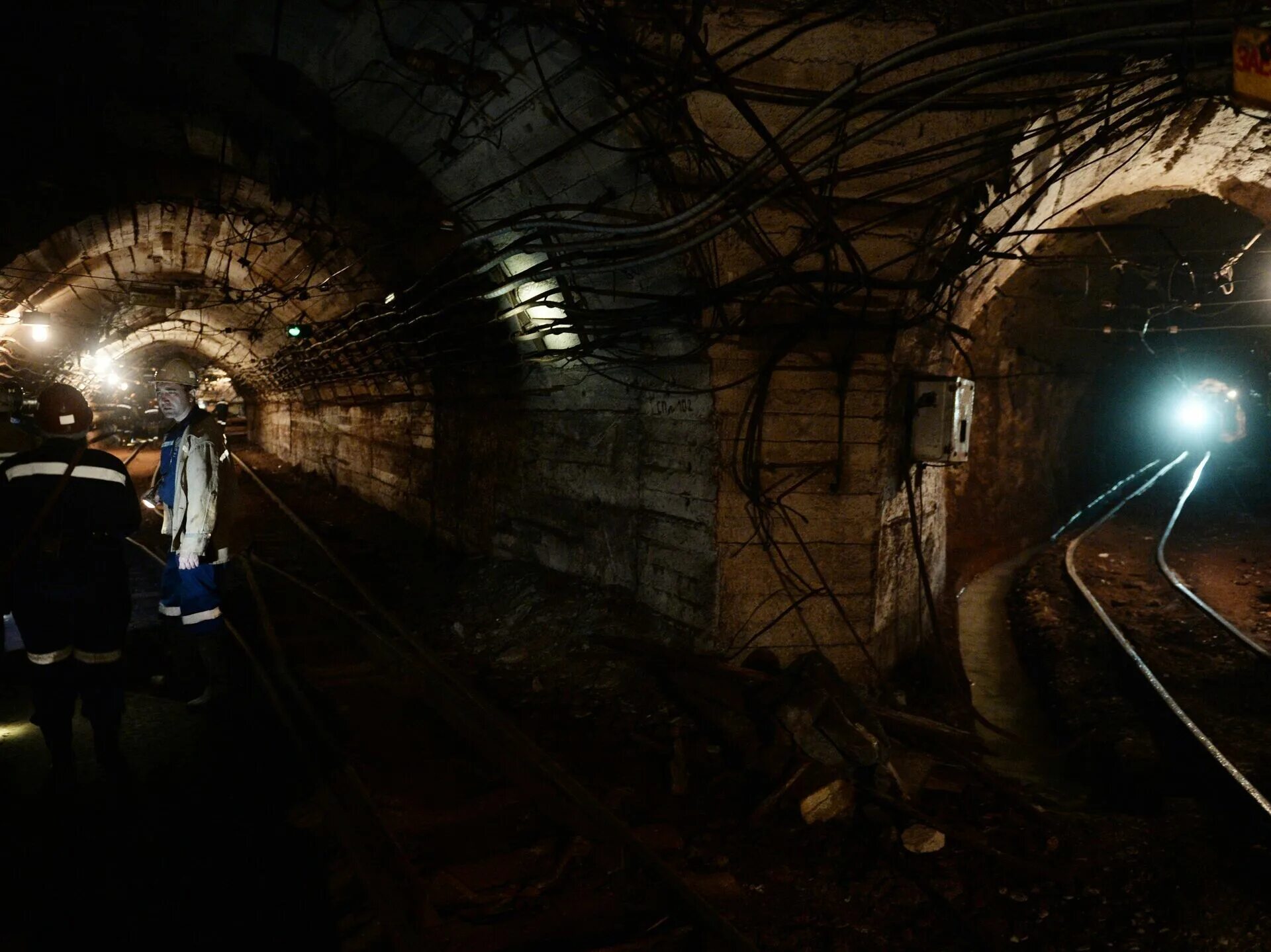 Шахта березовского рудника. Шахта кою. Заброшенная угольная шахта. Шахта кою. Шахта кою.