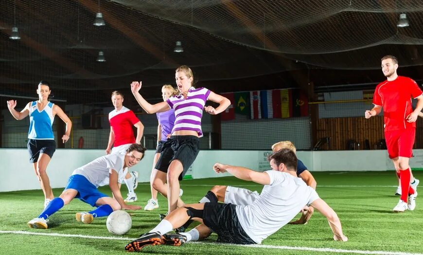 They play football for two hours. Шоубол. шоубол фото. composition picture playing football indoors. znagezur kapan football.