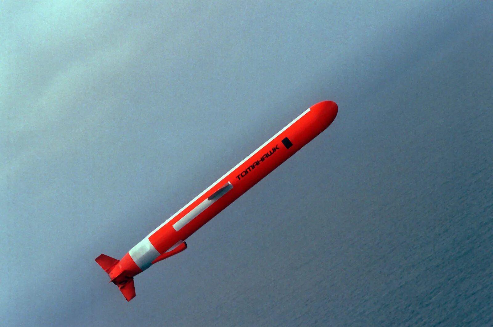 Ракеты томагавк. Крылатая ракета Tomahawk. BGM-109 «томагавк». Крылатая ракета BGM-109 Tomahawk. Ракета BGM-109 «томагавк».