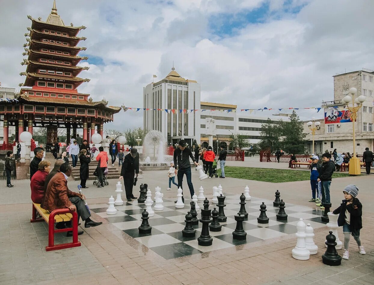 с праздником цаган сар. праздник цаган сар в калмыкии. хурул в элисте. время в элисте сейчас. элиста архитектура.