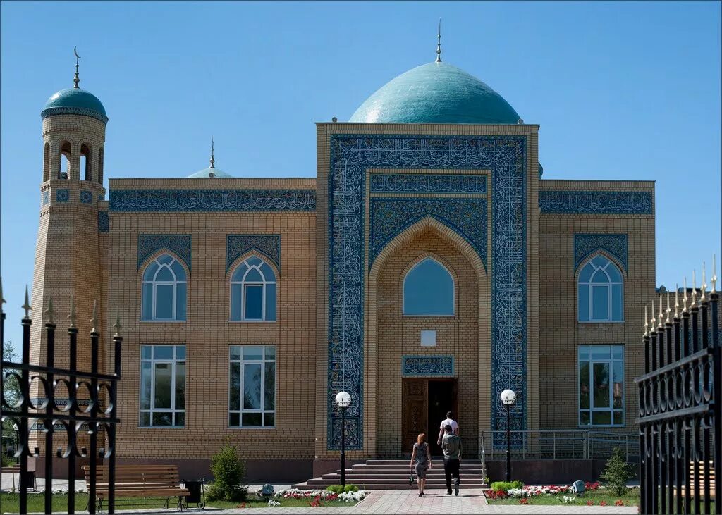 Костанайская область г рудный. Город Рудный мечеть. Мечеть в Рудном Казахстан. Город Рудный Казахстан Церковь. Мечеть Джизак.