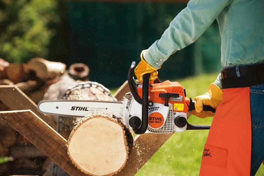 На улице штиль. Stihl MS 180 C. Бензопила штиль 180. Бензопила штиль MS 180. Бензопила Stihl MS 180 лес.