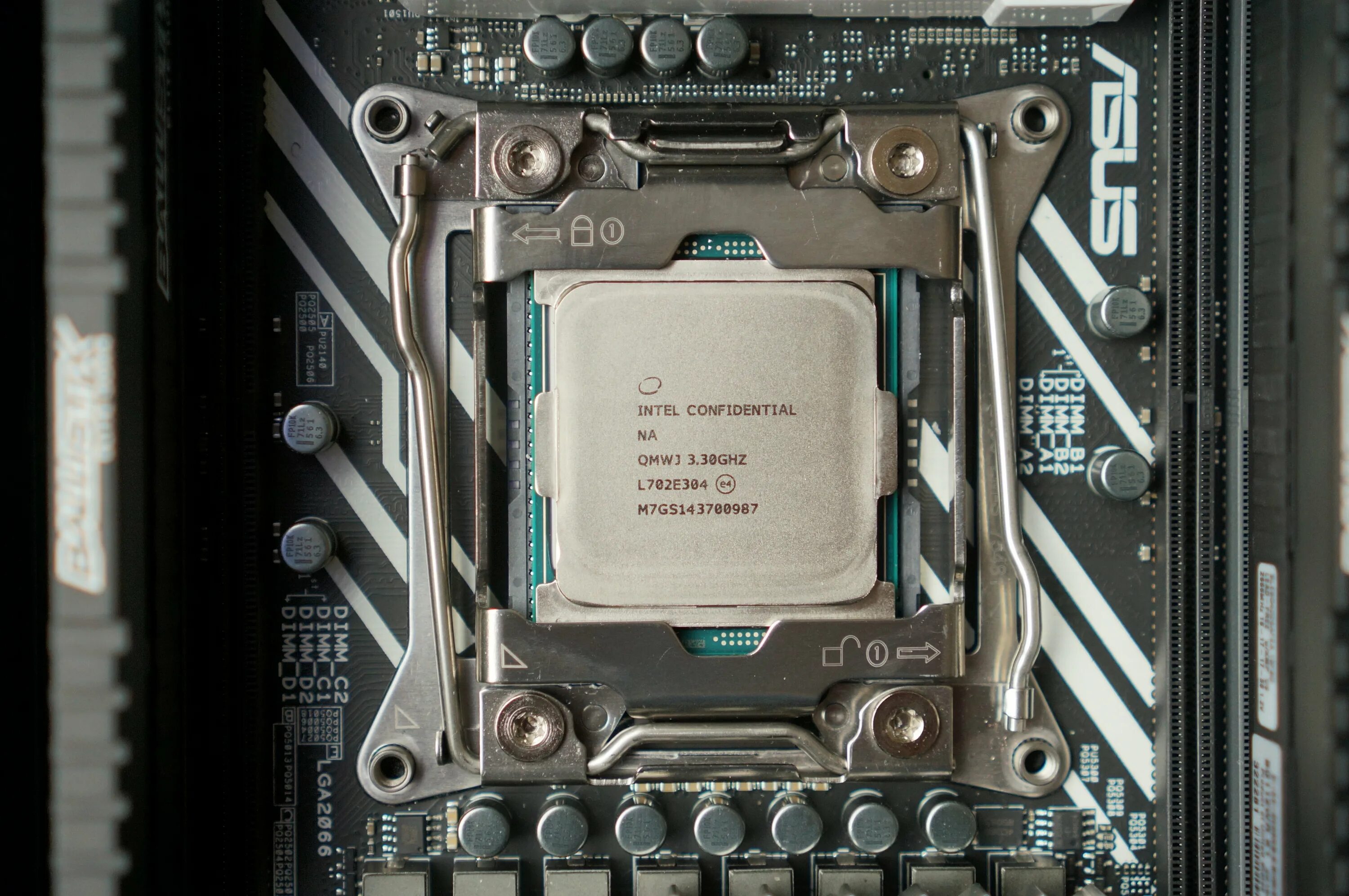 Intel os. Core i9. процессор ай 9. i9 11900k в материнке. intel core i12.