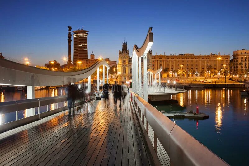 Барселона набережная Рамбла. Пешеходный мост Барселона Рамбла. Ночь набережная Испания. Барселона порт ночью.