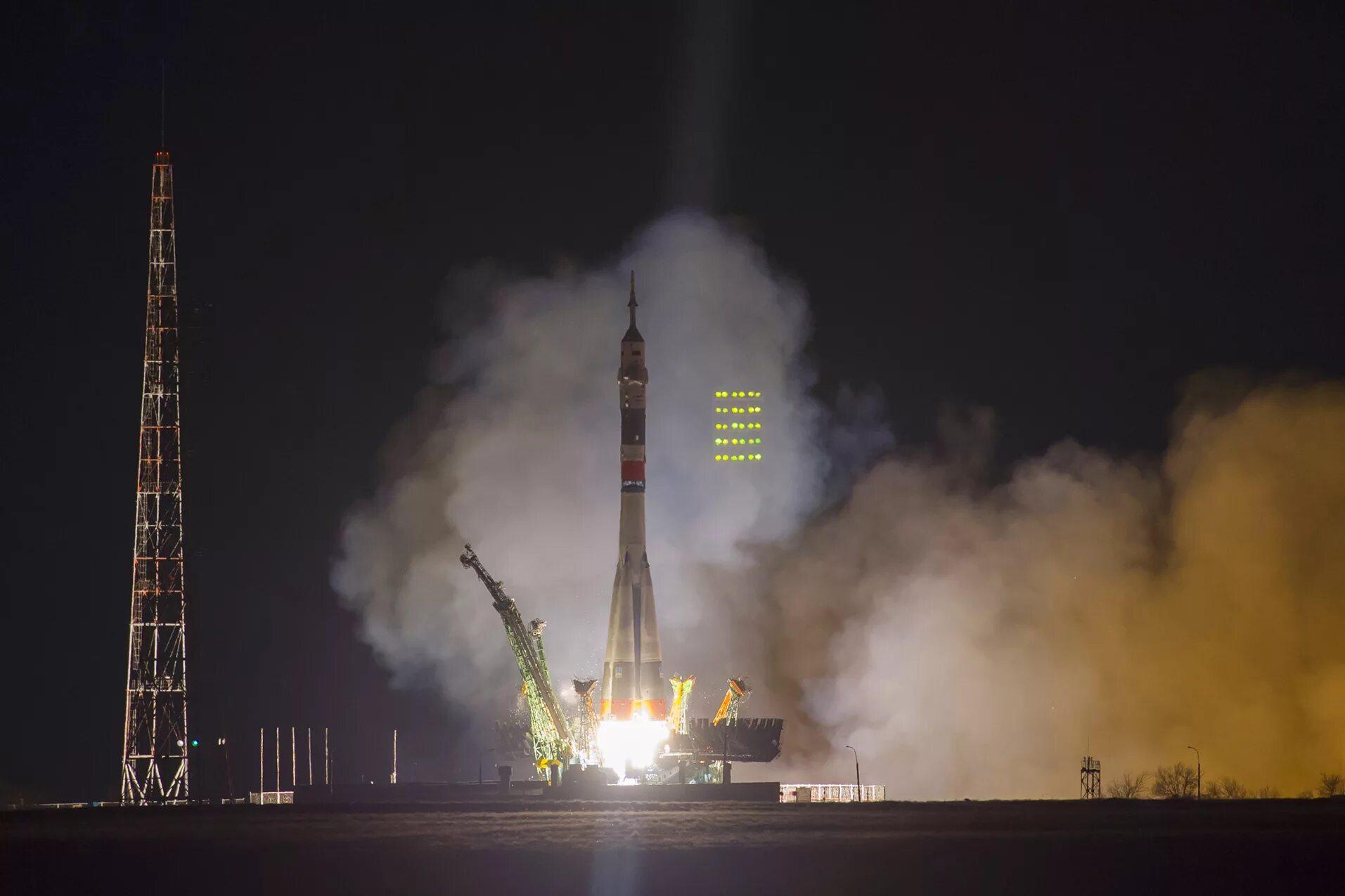 Запуск ракеты сегодня с космодрома байконур. Старт ракеты Союз с Байконура. Роскосмос, космодром Байконур, ракета, Союз. Космодром Байконур 2021. Роскосмос Байконур.