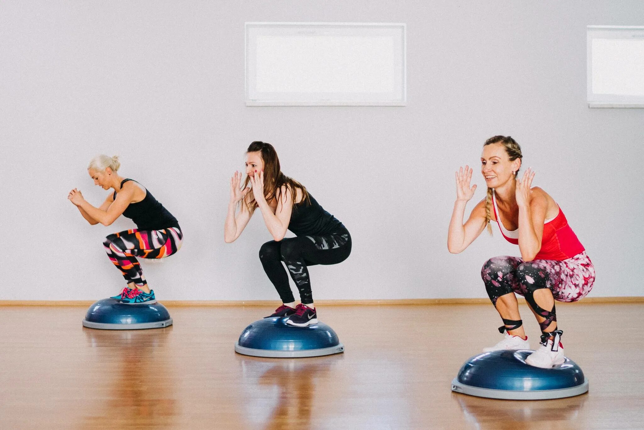 Какой предмет используется для занятий босу. Какой предмет используется для занятий босу. Баланс-платформы bosu. Bosu aerofit полусфер. Босу болл.