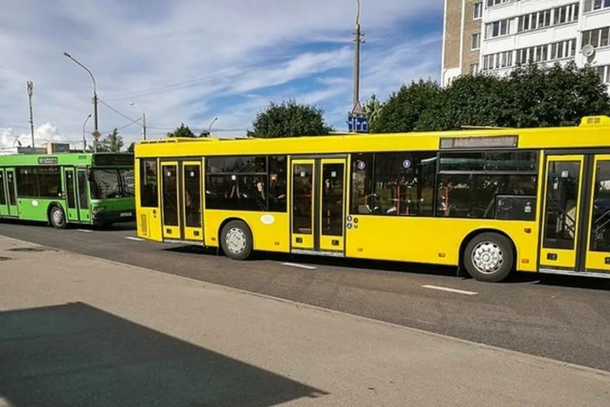 Минские маршрутки. Минск автобус. Общественный транспорт Минска. Автобус МАЗ желтый. Минск автобусы городские.