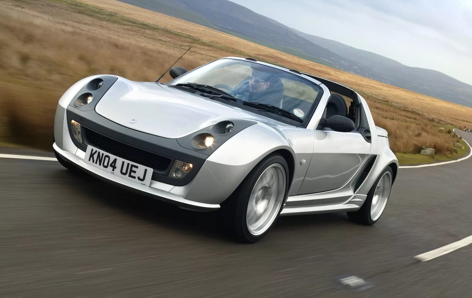 Smart spor. Smart Roadster Brabus. Smart Roadster Брабус. Smart Roadster кабриолет. Смарт родстер 2020.