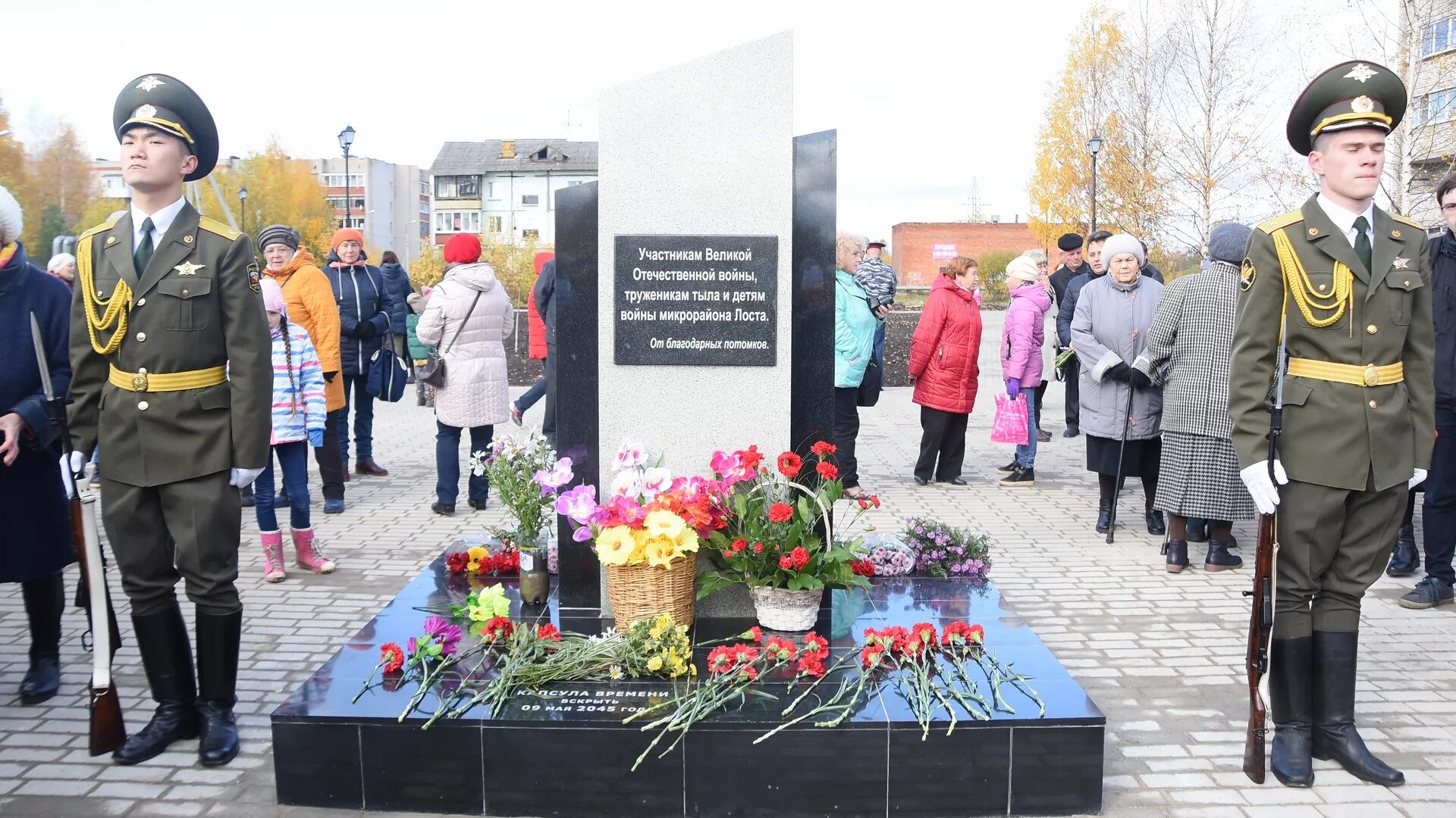 Работа вологда аллеях. Аллея славы вологда. памятник труженикам тыла вологда. аллея славы северодвинск.