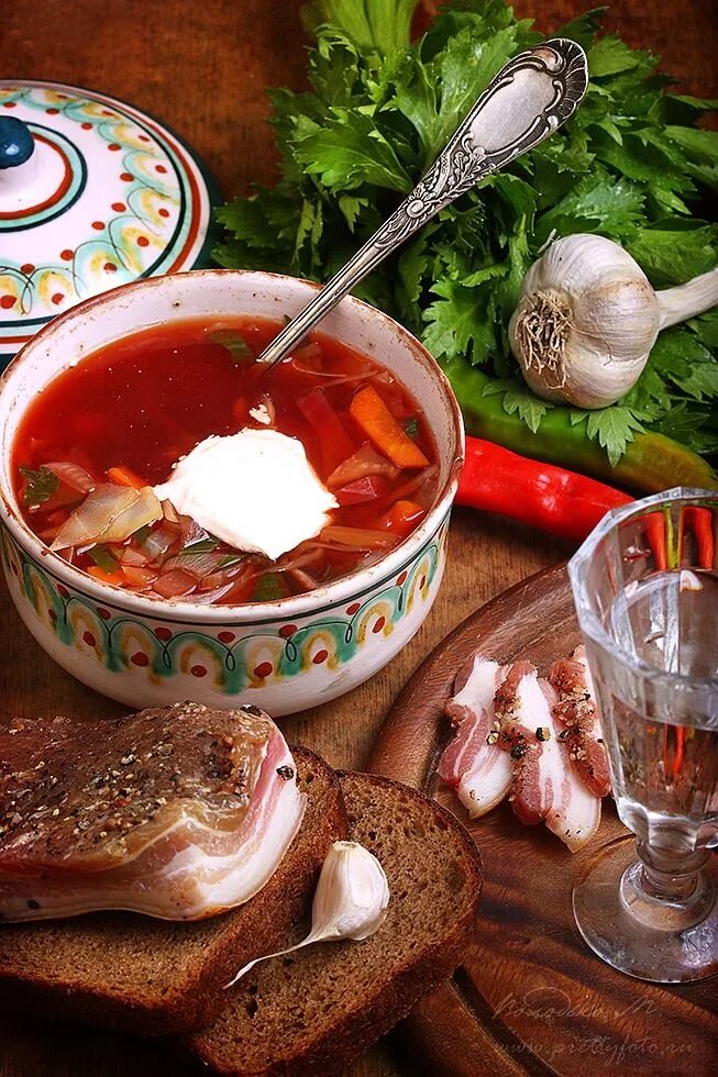 Салом 90 по русски. Сало соленое шпик. Сало с прослойкой мяса. Сало с прослойкой. Сало с прослойкой.
