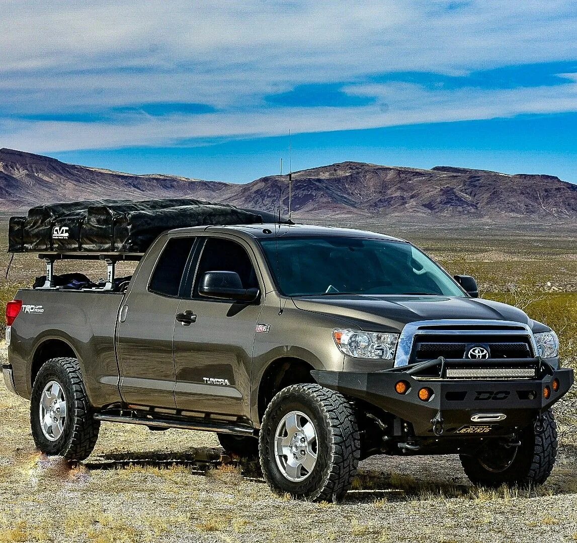 Тундра стоит. Toyota tundra. toyota tundra тундра. тойота тундра коротыш. тойота тундра 3 осная.