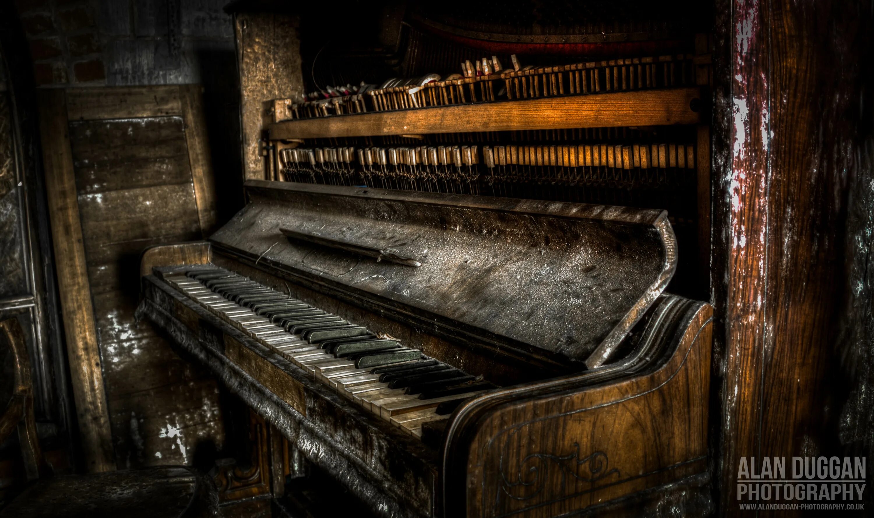 Страна пианино. Кантри на пианино. обои на телефон андроид города фортепиано. exploration piano. abandoned music square.