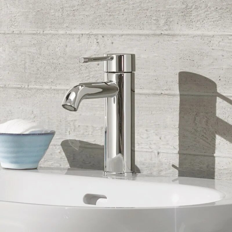 Смеситель Grohe Essence New 23590001. Смеситель для раковины (умывальника) Grohe Essence 23590001 однорычажный хром. Смеситель для раковины Grohe Essence New 23590001. 23589001 Grohe.