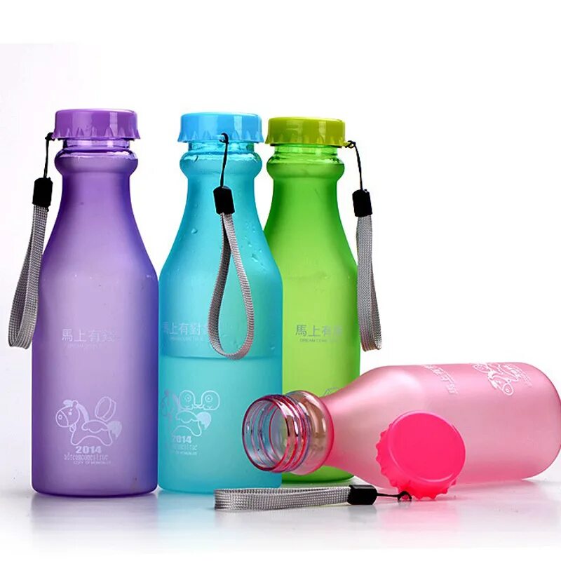 Новая бутылочка. Бутылка для питья. Бутылки для школы. Пластиковая бутылка для воды. Спортивная бутылка для воды.