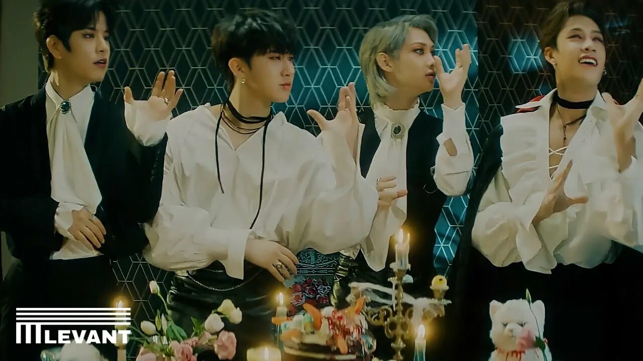 Bang chan, Changbin, Felix, Seungmin "오늘 밤 나는 불을 켜". Stray Kids 오늘 밤 나는 불을 켜". Stray Kids (Bang chan, Felix, Changbin, Seungmin) - up all Night. Up up bang песня