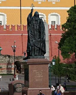 Памятник кому установлен на красной площади ярославля