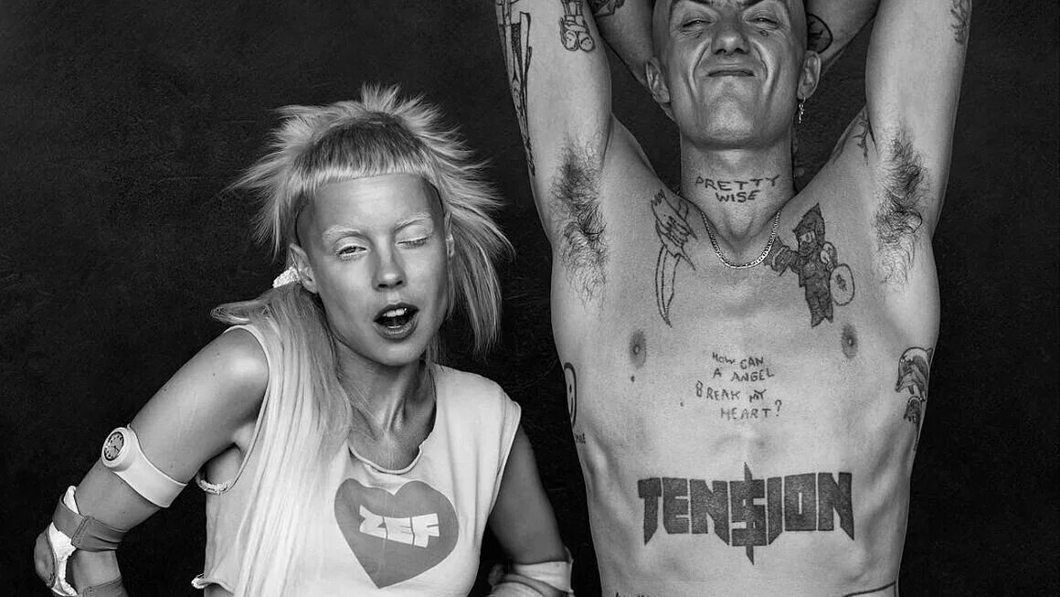 Die antwoord текст. Группа die antwoord. группа юар die antwoord. йоланди фиссер.