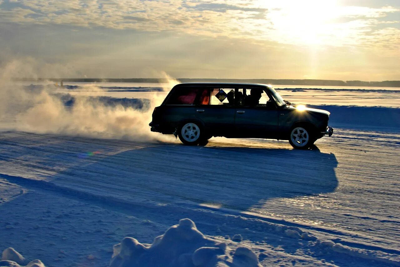 Drifting snow. Дрифт на льду. Дрифтовать по льду. Автомобиль на льду. Дрифт по льду на машине.