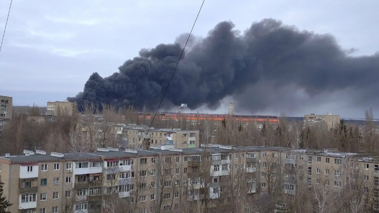 Черный дым что горит. Пожар г. Шахты ХИМПЭК. Пожар в городе. Пожар в шахте. Пожар в городе Шахты сейчас.