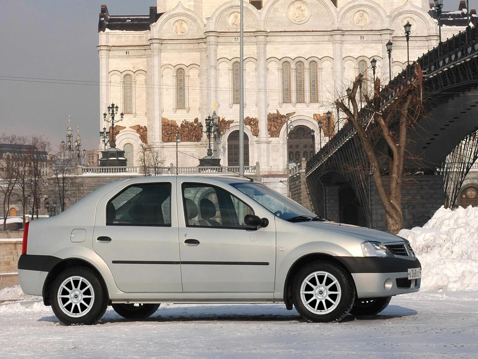 Сколько поколений логана. Рено Логан 2004. Рено Логан 1 поколение. Renault Logan Рено 2004. Рено Логан 1.4 1 поколения.