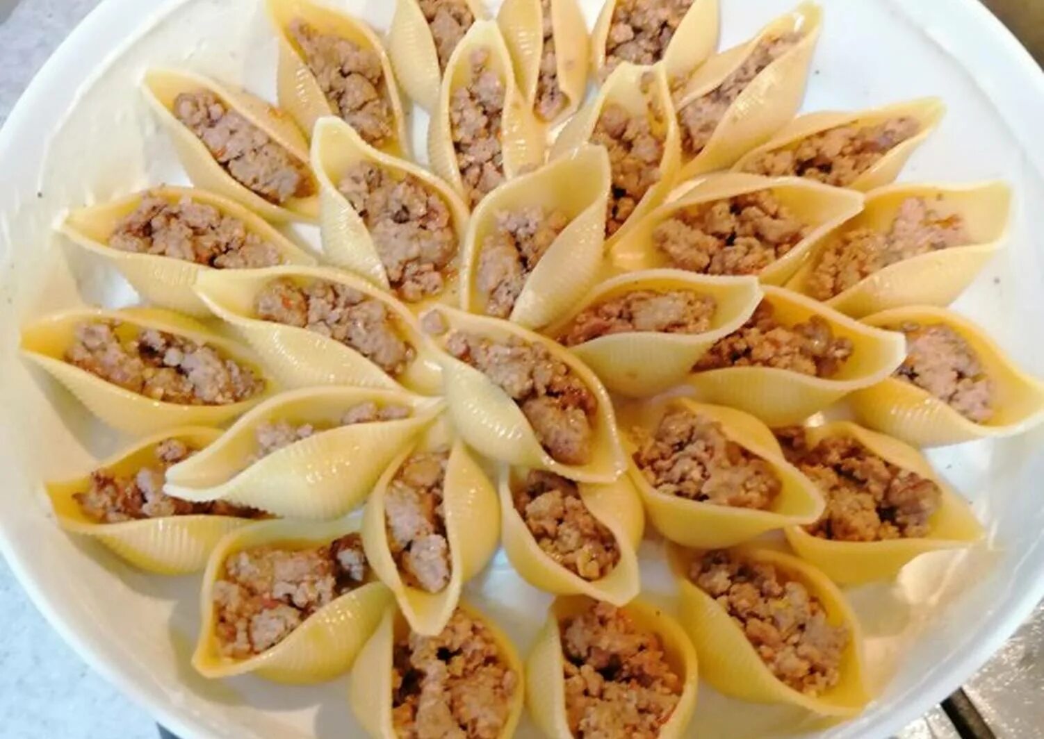большие ракушки рецепт. фаршированные макароны ракушки. большие ракушки рецепт. фаршированные макароны ракушки с фаршем в духовке. феллини фаршированные фаршем.