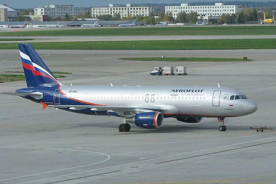 Su aeroflot. Airbus a320 Аэрофлот. Авиакомпания Аэрофлот Аэробус а320. Вернадский а320 Аэрофлот. А320 Аэрофлот с шарклетами.