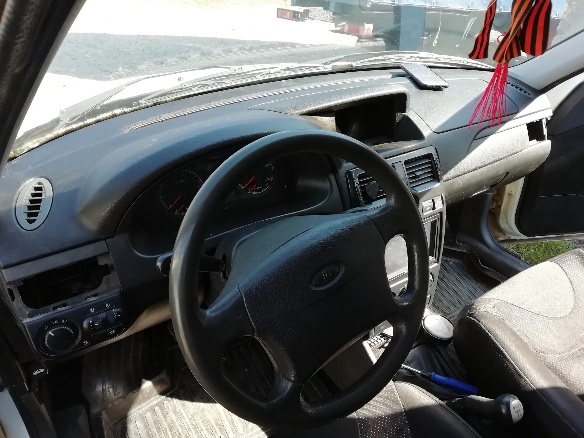 Приора 2 как снять накладки панели Установка панели от приора-2 и конфликт с NVS-car shop. Lada Приора хэтчбек, 1