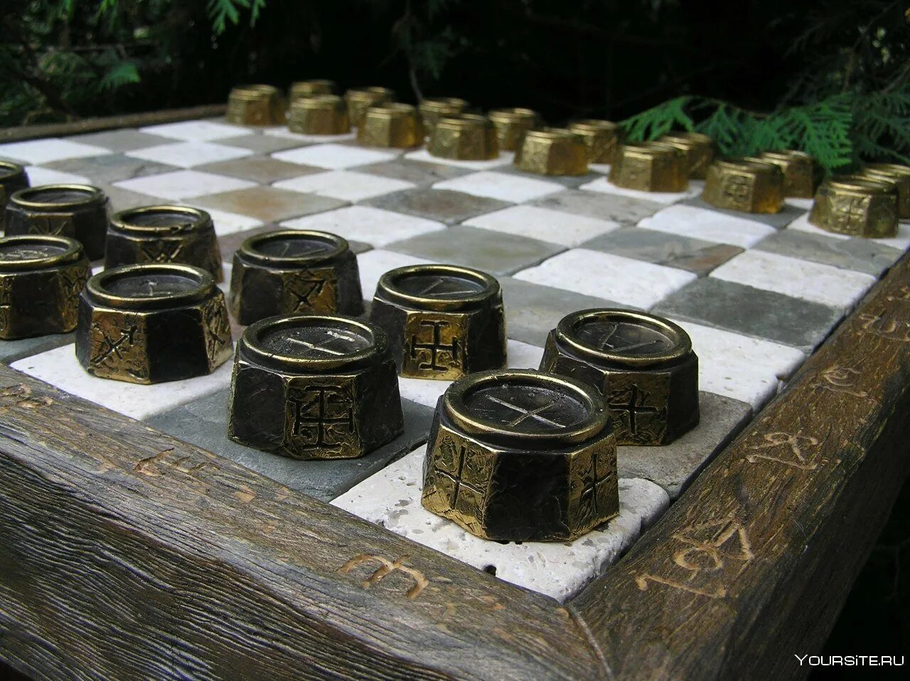 Шашки в древнем. Задания шашки для детей. Где зародились шашки. Цель игры в шашки. Настольные игры древности.