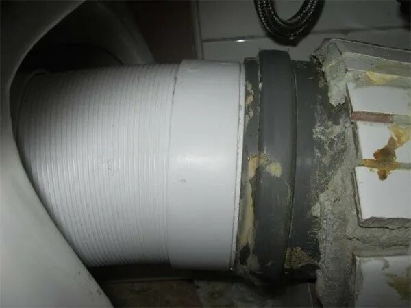 Как установить гофру на трубу. Гофра для верхнего бачка с раструбом тб007218. гофра для унитаза в чугунную трубу. гофра для унитаза для пластиковых труб. соединение унитаза с канализационной трубой.