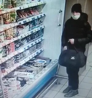 Совершила кражу в магазине