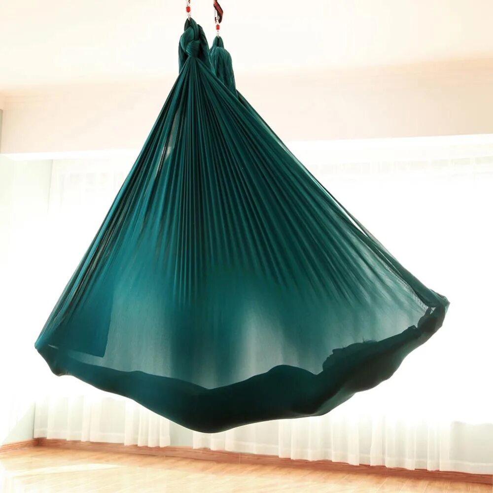 Антигравити в гамаках. Воздушный гамак. Антигравити в гамаках. Anti-gravity гамак. Флай йога.