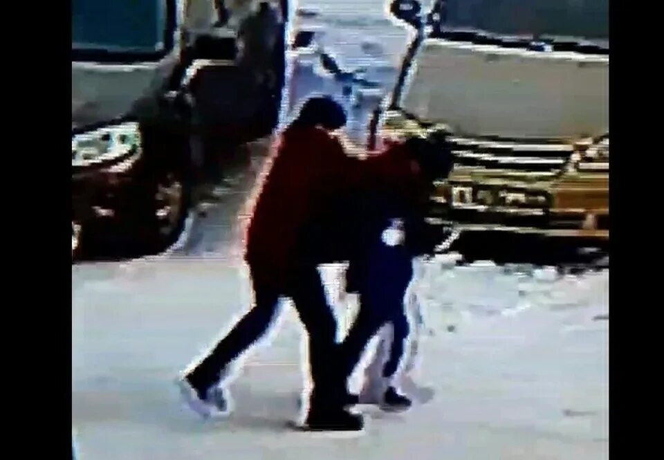 Тц хорошо драка с охраной. Драка на совещании. На производстве произошла драка. Массовая драка в москве 2021. Драка на москворецком рынке.