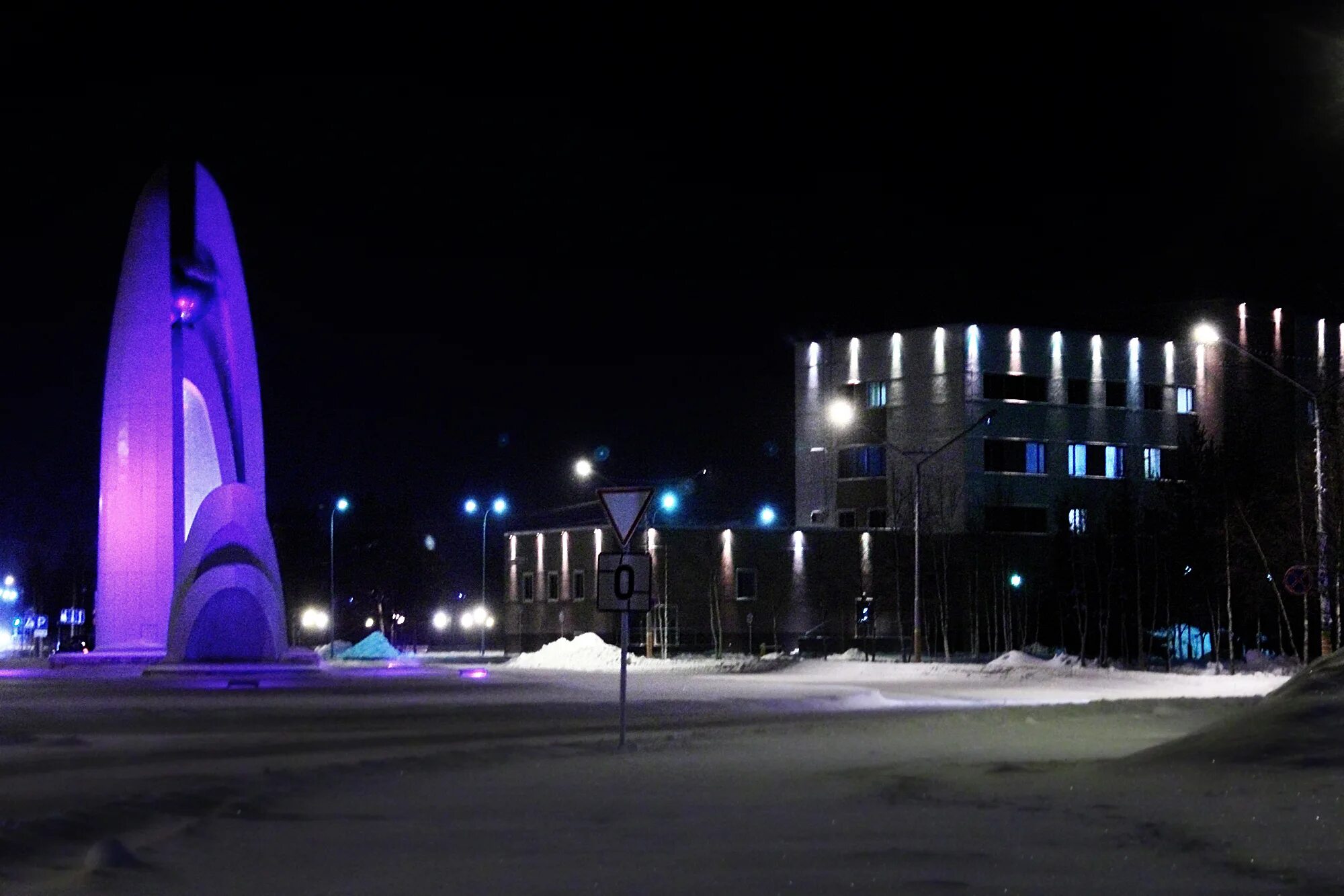 Когалым новосибирск. Город Когалым. Когалым 2013. Администрация Когалым подсветка. Город Когалым зима.