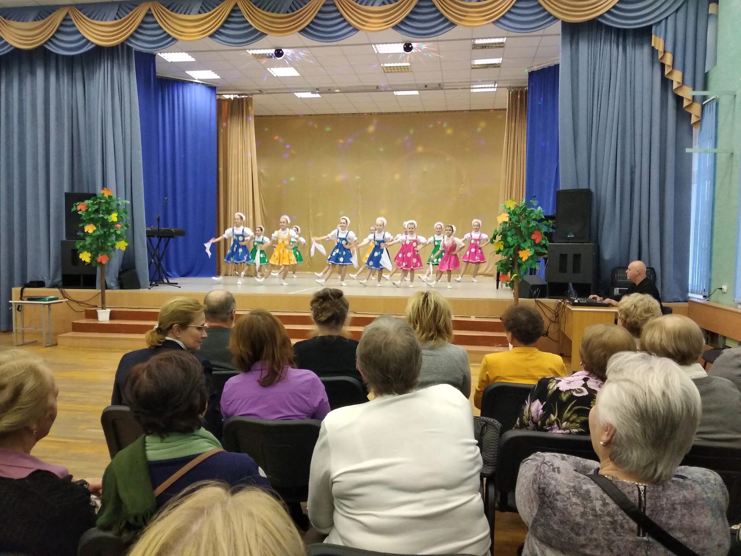Школа 883 корпуса. Школа 883 москва. Школа № 883, москва. Школа 883 корпус ленинград. Школа 883 ленинград.