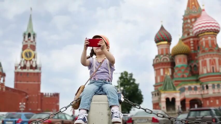 Что посетить в москве с детьми. My little nastya блоггер фото. Moscow. Советские пони. My little moscow.