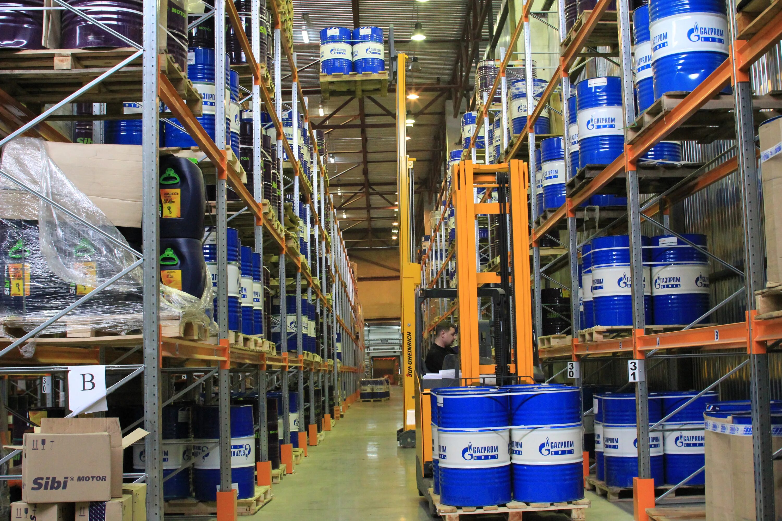 Торговые предприятия москвы. Склад гермес. Кит тк склад мосрентген. Продуктовые полки. Розничная торговля.