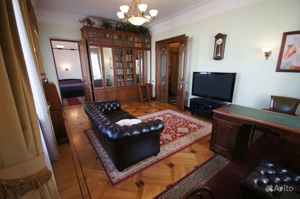 Сталинские квартиры в москве kaskad msk. Подъезд сталинской высотки красные ворота. Сталинские квартиры в москве kaskad msk. Высотка на котельнической набережной интерьеры. Жилой дом на котельнической набережной квартиры.