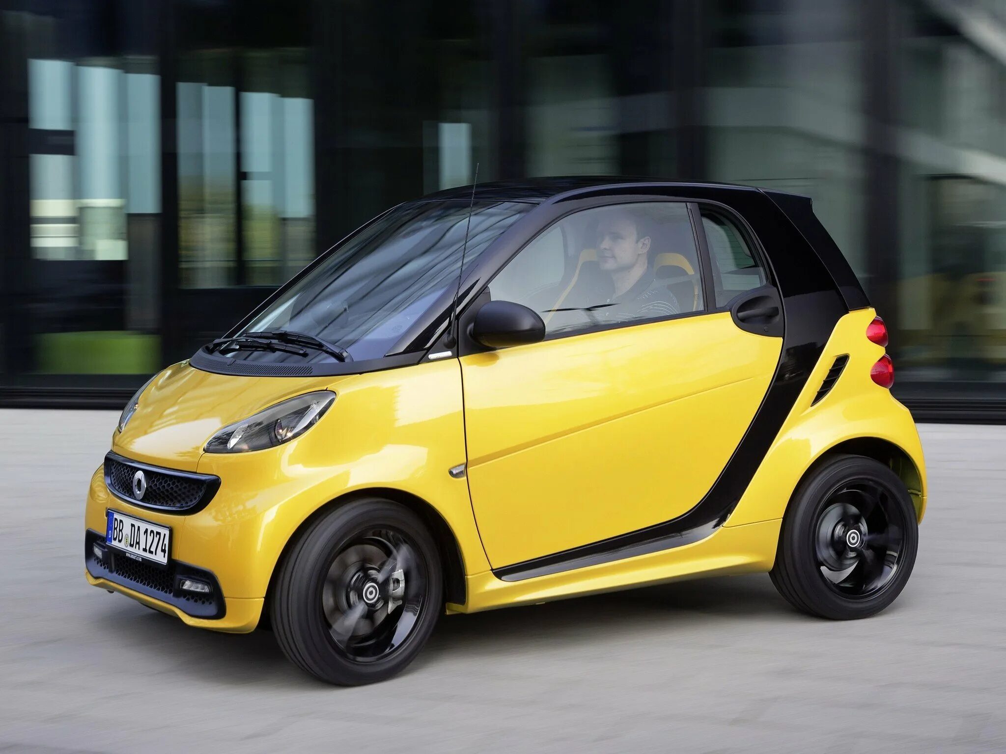Малогабаритные автомобили. Mercedes smart fortwo. Smart fortwo 1. Smart fortwo габариты. Мини-кар smart fortwo 2.
