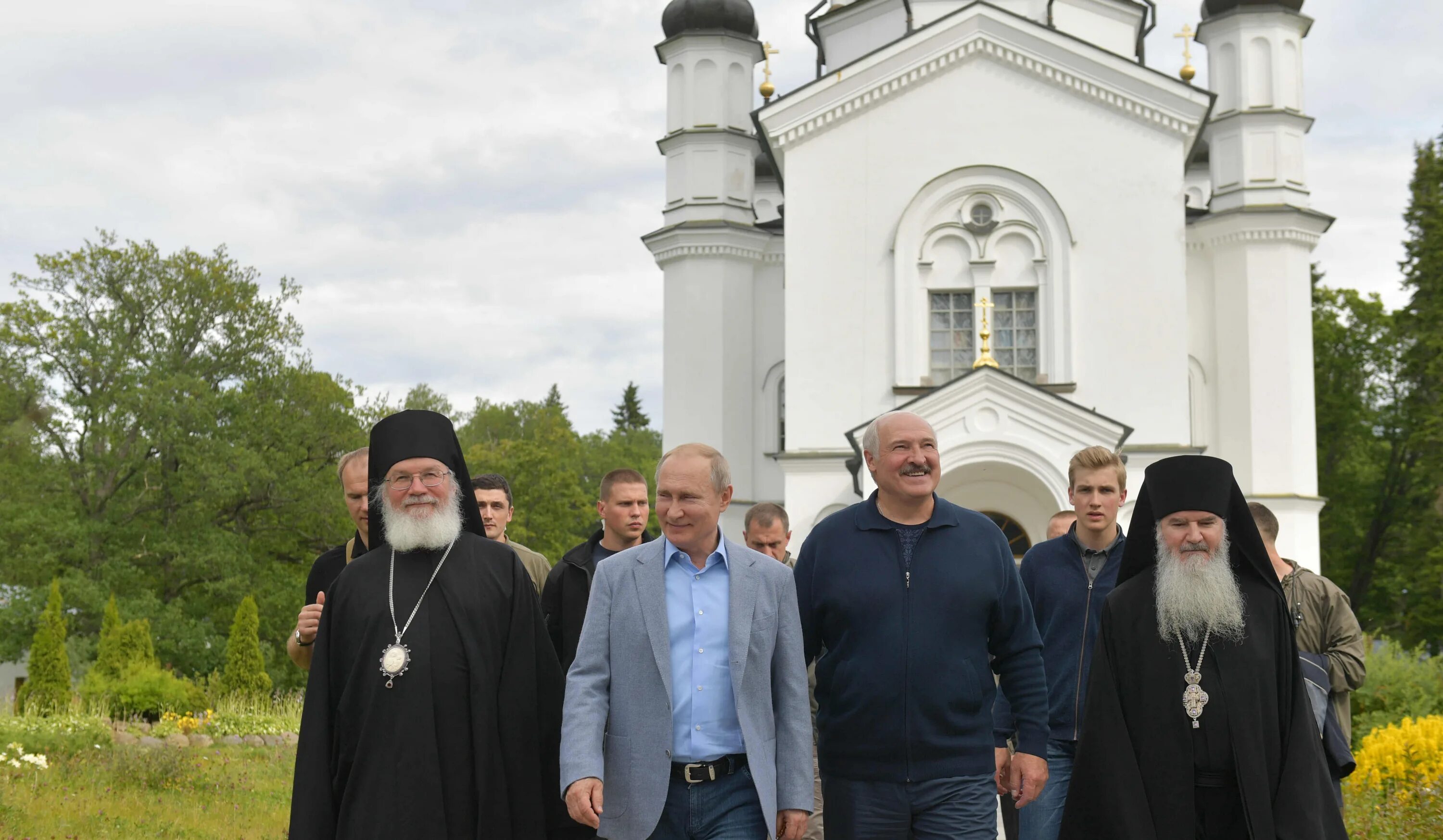 Лукашенко на валааме фото. Фото храма. Лукашенко в монастыре. Лукашенко на валааме фото. Коневец лукашенко.