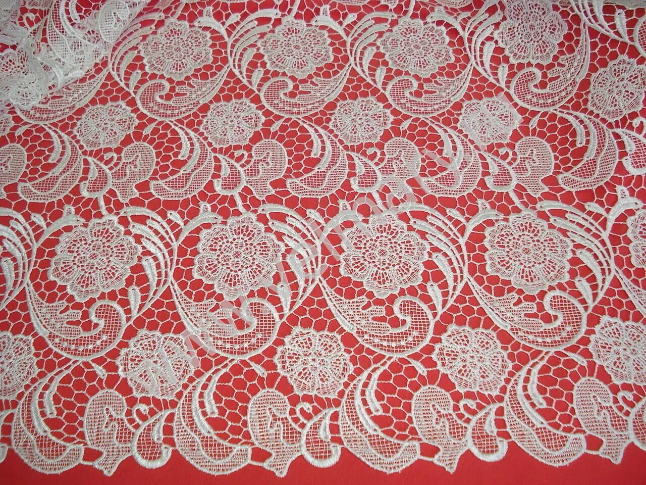 Кружева на платье. Ткань дольче габбана кружева. Х/б кружево. Кружево отрывок об этом ремесле. Французское кружево алансон.