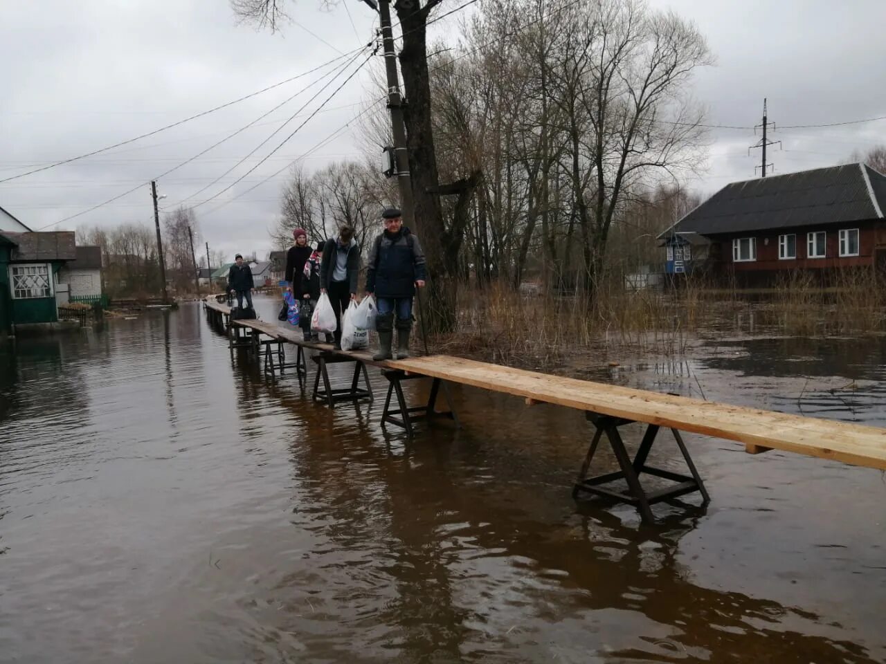 Паводок брянск. Радица-Крыловка Брянск. Радица-Крыловка Брянск река. Паводок в Брянской области 2022. Поселок Радица Крыловка Брянск.