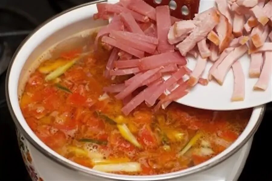 Как варить мясную солянку с колбасой. Солянка мясная сборная фото. солянка ингредиенты классическая с колбасой. карбонат для солянки. набор мяса для солянки.