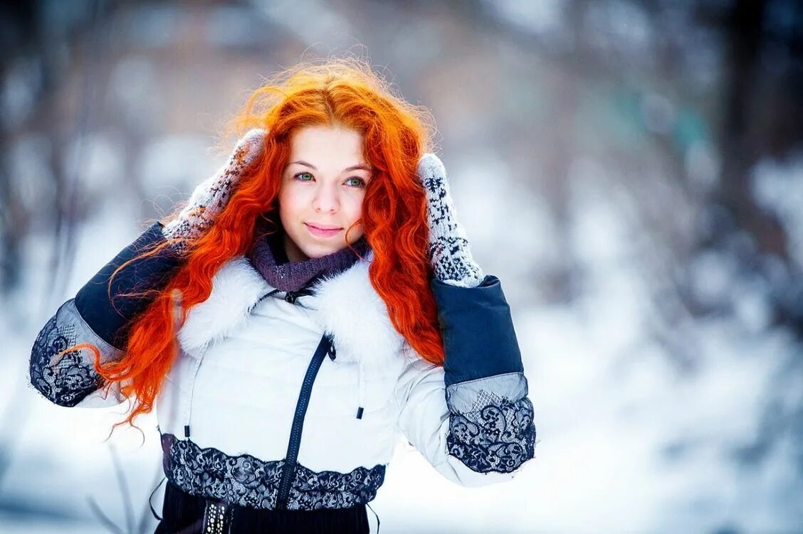 Рыжие девушки. Рыжая девушка улыбается. Оливия винтер. Рыжая девушка в шубе. Рыжая девушка зимой.