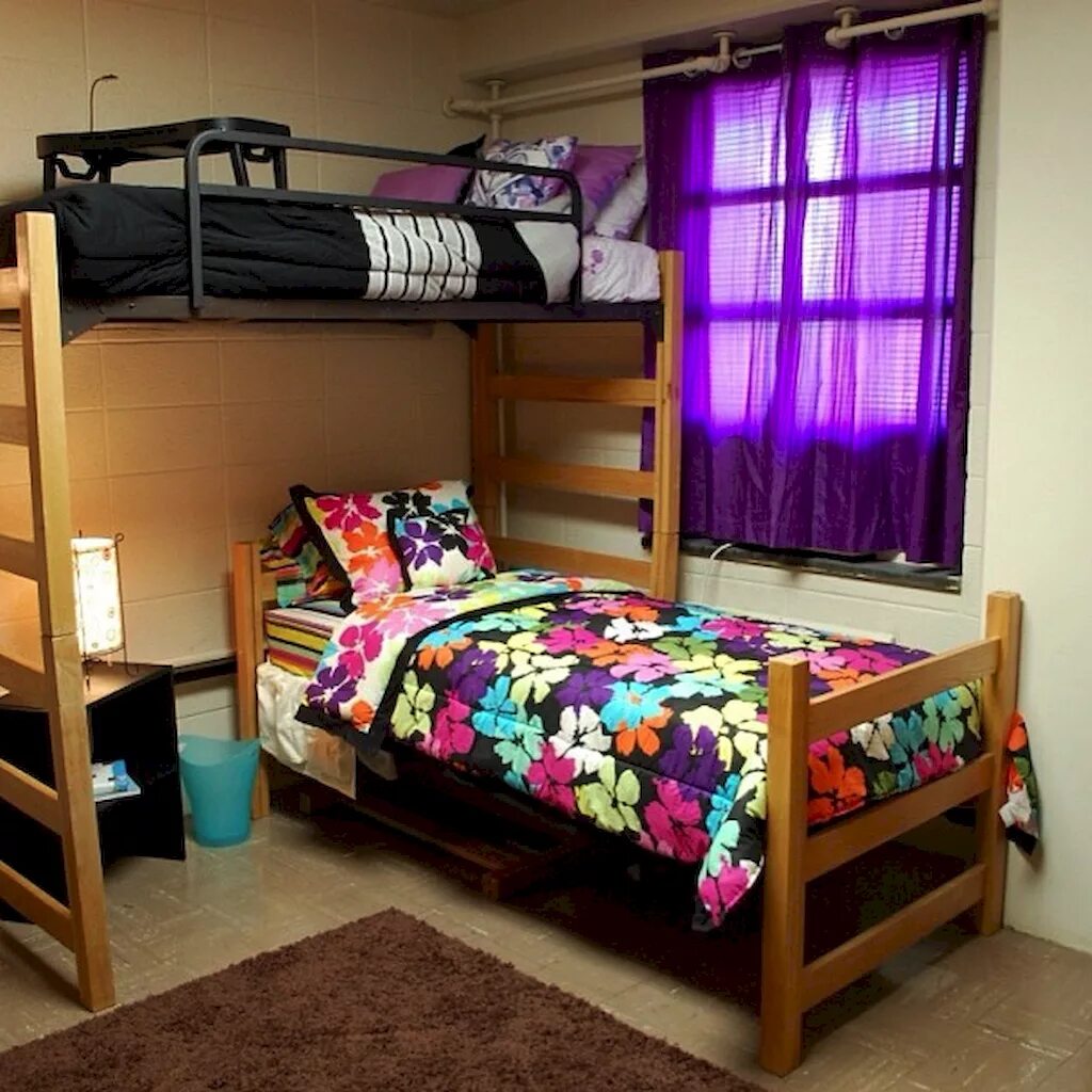Кровать в общаге. Обустройство комнаты в общежитии. Кровати для общежитий. Комната в общаге обустроить. College room