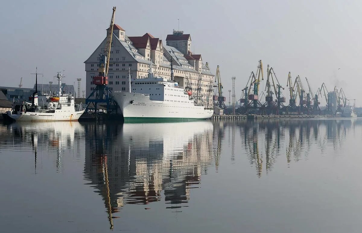 Морские сайты калининграда. Морской рыбный порт Калининград. Торговый порт Калининград. Калининградский порт Калининград. Речной порт Калининград.