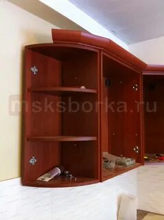 Верхняя полка в шкафу