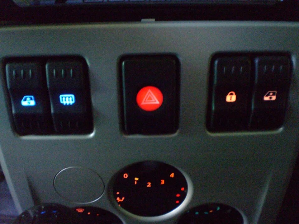 Установка подсветки бардачка Renault Sandero - Renault Sandero 1G, 1,4 л, 2011 г