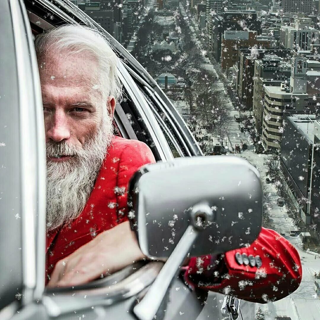 Современный дед. Современный дедьмороз. Пол мейсон санта клаус. Современный дед. Модель алессандро манфредини.