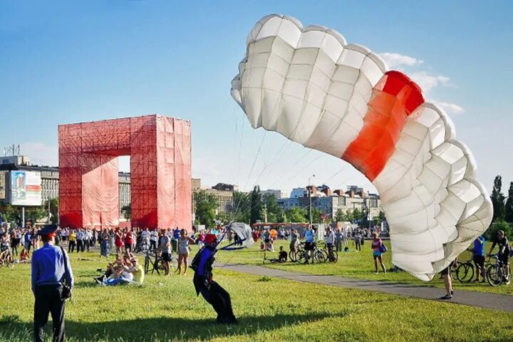 Е пермь. Пермская культурная революция. пермь культурная столица европы. паблик арт пермь. пермь революции артобъекты.