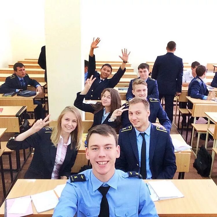 Аэрокосмический университет красноярск. Спбгуга курсанты. Университет науки и технологий красноярск. Университет гражданской авиации форма. Бугуруслан училище гражданской авиации.
